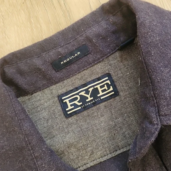 Button down - Picture 2 of 2